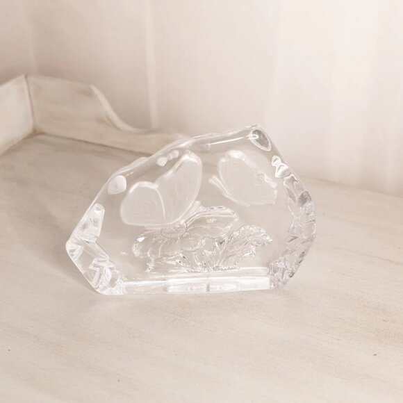 Vintage LE Smith Clear Glass Iceberg with Satin Butterfly Details - Picture 1 of 4
